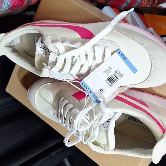 Steve Madden Ladies Sneaker Style Denney Size (9 ) Pink/White - Picture 7 of 8